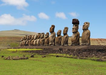 รูปสลักโมอายของเกาะอีสเตอร์ที่อาฮูตองการิกิ