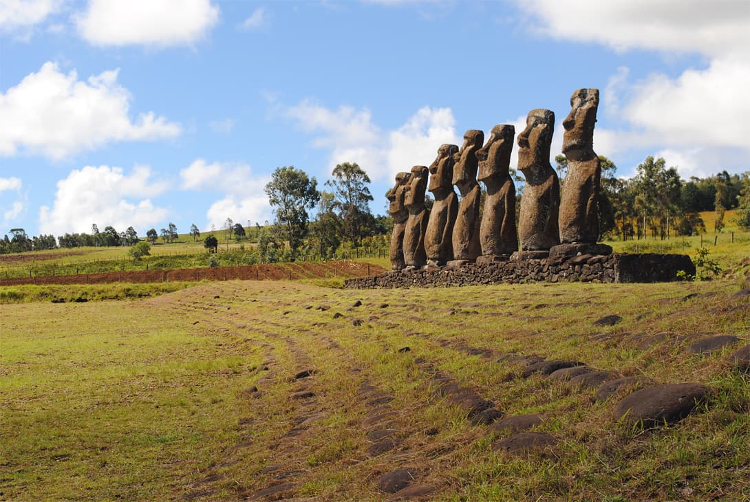 Ahu Akivi from side with ramp