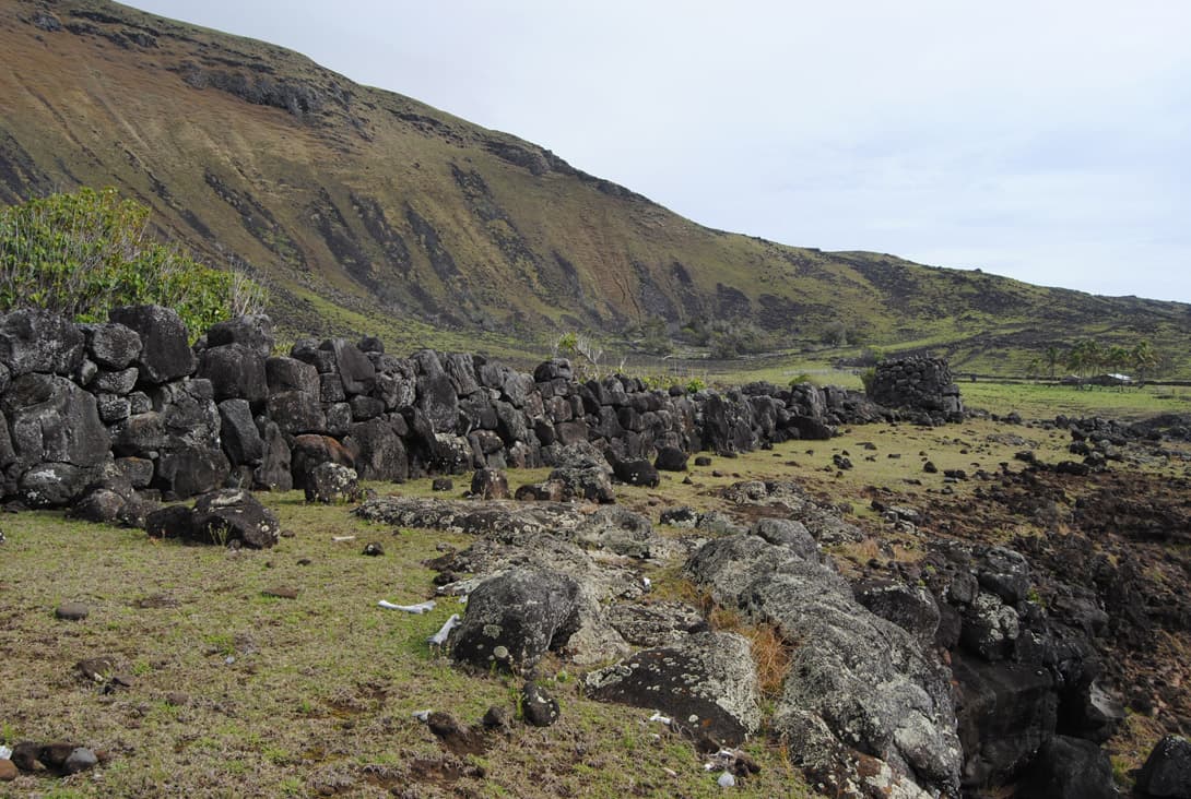 Ahu and tupa in Hanga Oteo, north coast.