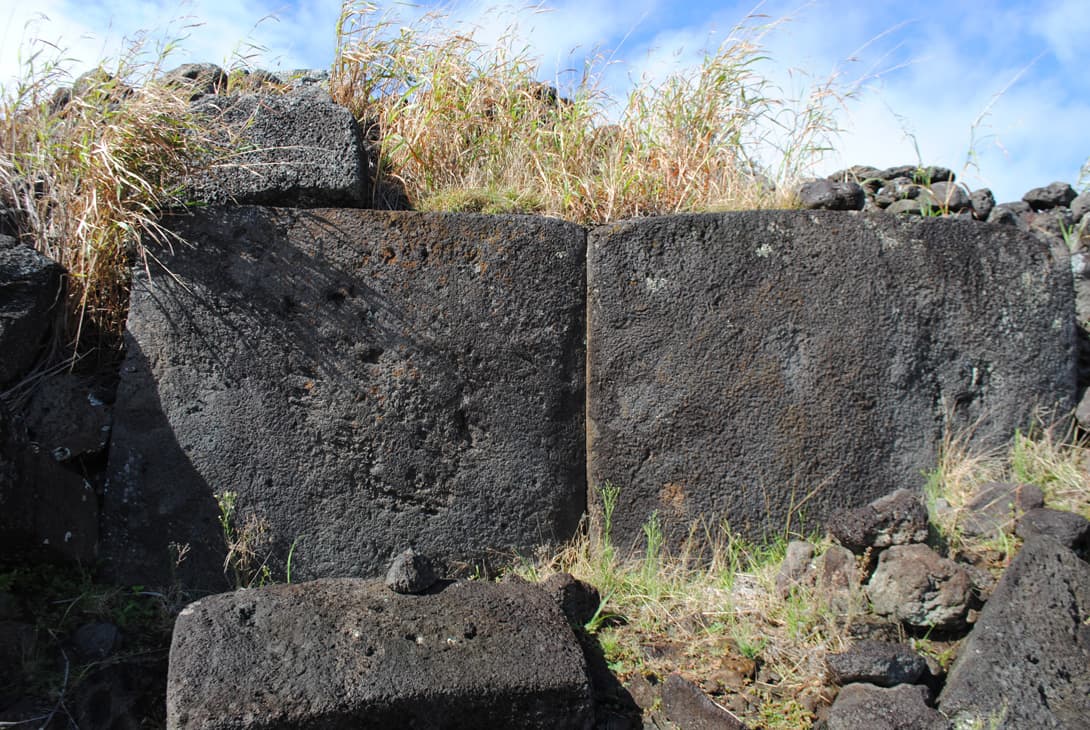 Perfectly cut fitting of blocks in a rock wall at Omohi