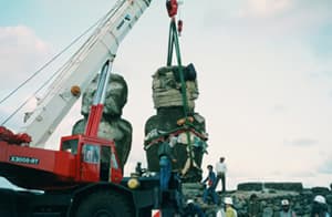 Ahu Tongariki restoration, Tadano crane lifting moai