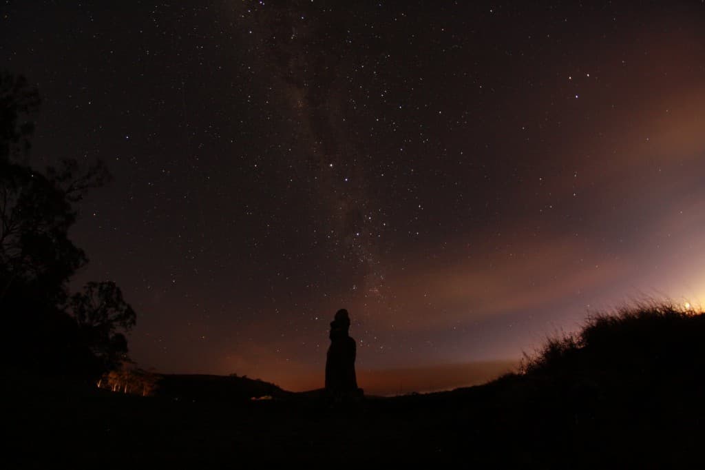 Ahu Huri A Urenga with stars above.