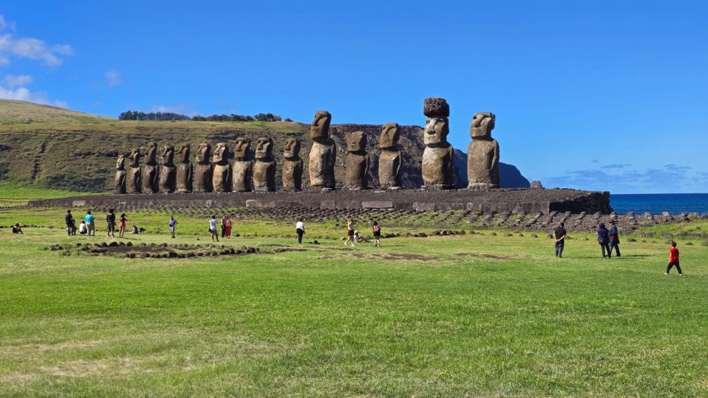 Photo: Ahu Toŋariki by Easter Island Travel – All rights reserved