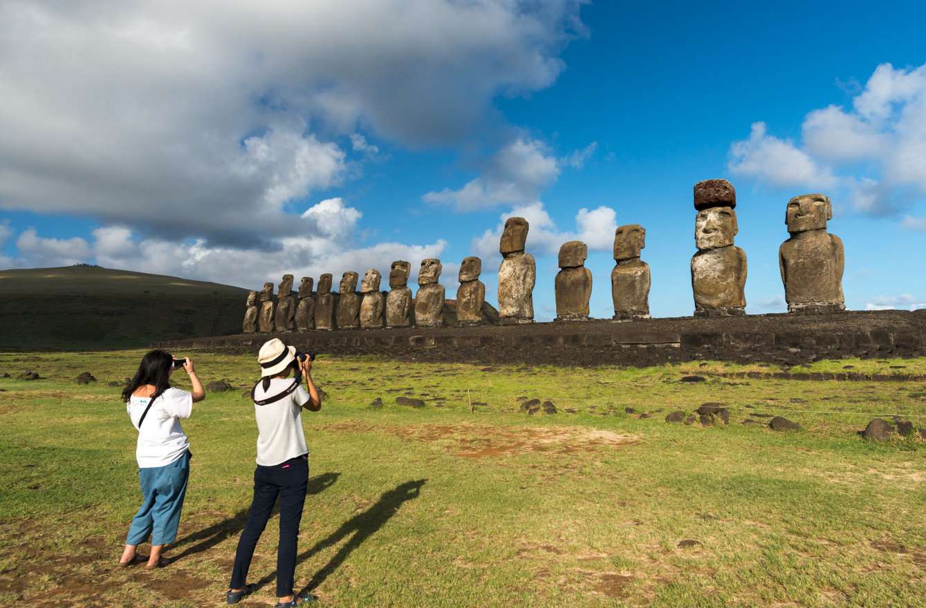 Tour A & B: Two Unique Ways to Discover Rapa Nui with Local Guides