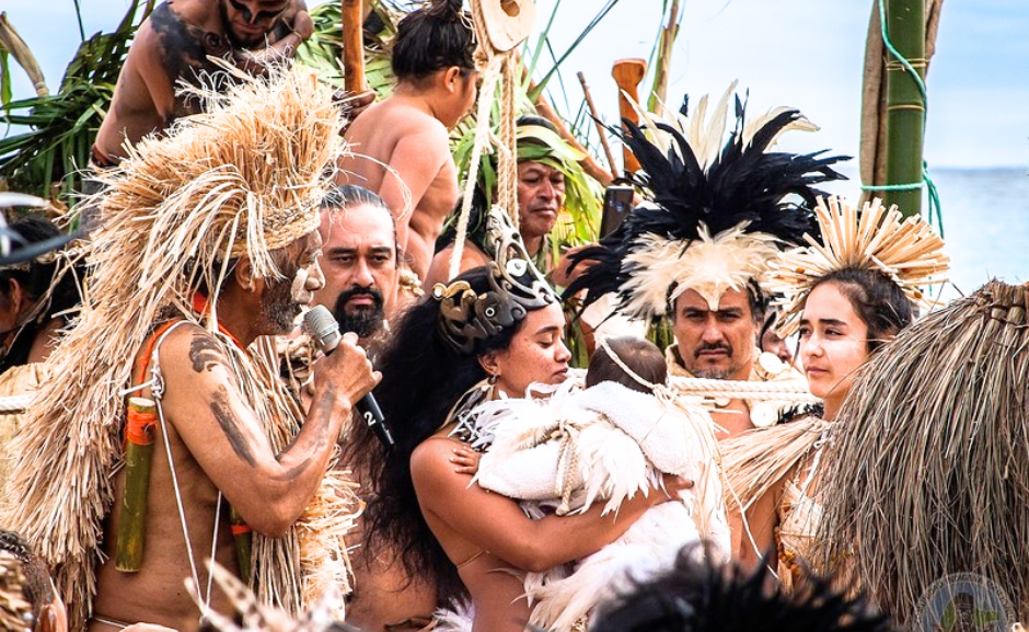 A powerful reenactment of Rapa Nui’s origin: the landing of Hotu Matu’a or the birth of his firstborn, Tu’u Maheke.