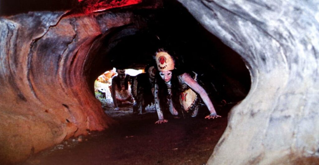 Mujeres rapanui con pintura corporal blanca simbolizando a las doncellas Neru en Ana o Keke.