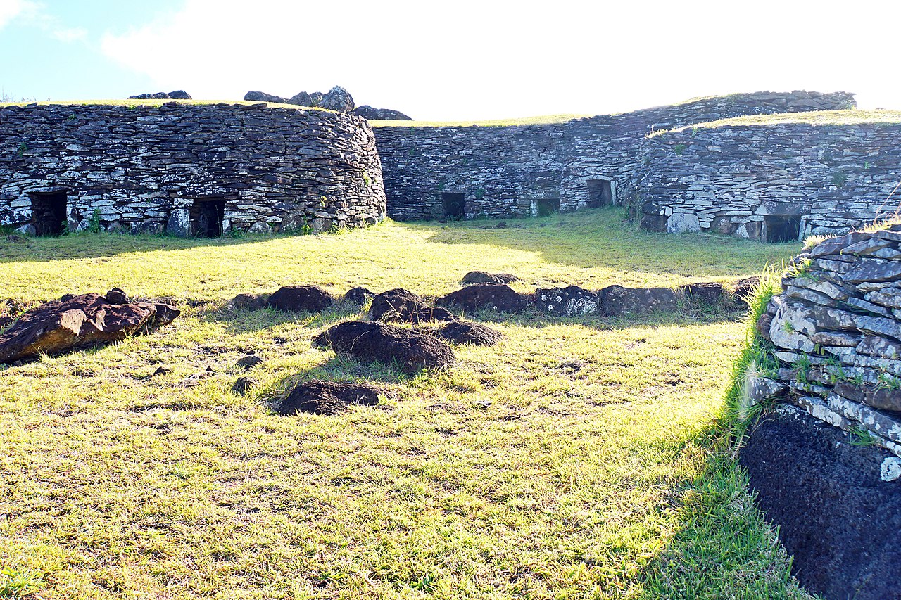Oroŋo: La aldea ceremonial más fascinante de Rapa Nui