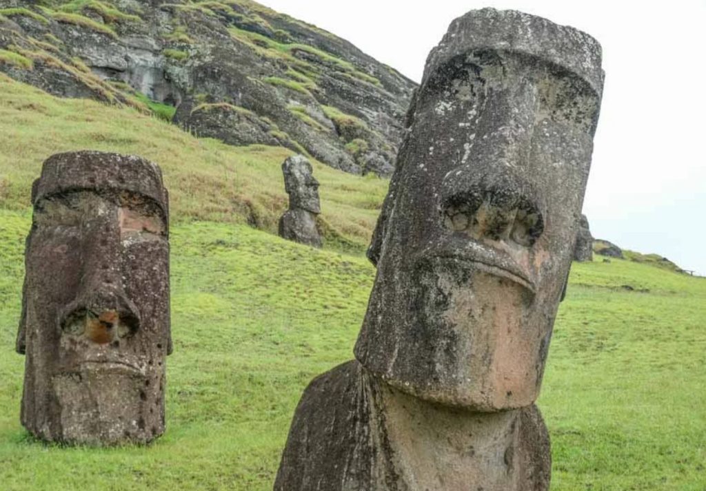 Hinariru, otro de los moai más emblemáticos que pueden verse de cerca en Rano Raraku