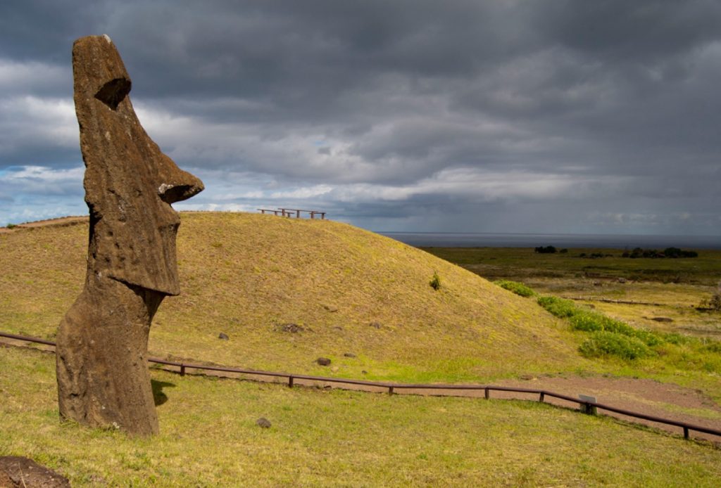 Piro Piro es uno de los moai más conocidos de Rano Raraku y también uno de los más fotografiados durante el recorrido.