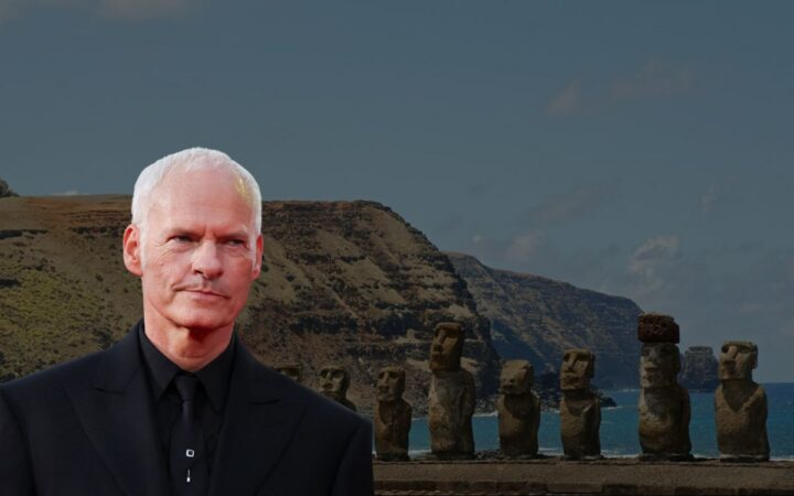 El director Martin McDonagh observando el paisaje insular durante la filmación de Wild Horse Nine Rapa Nui.