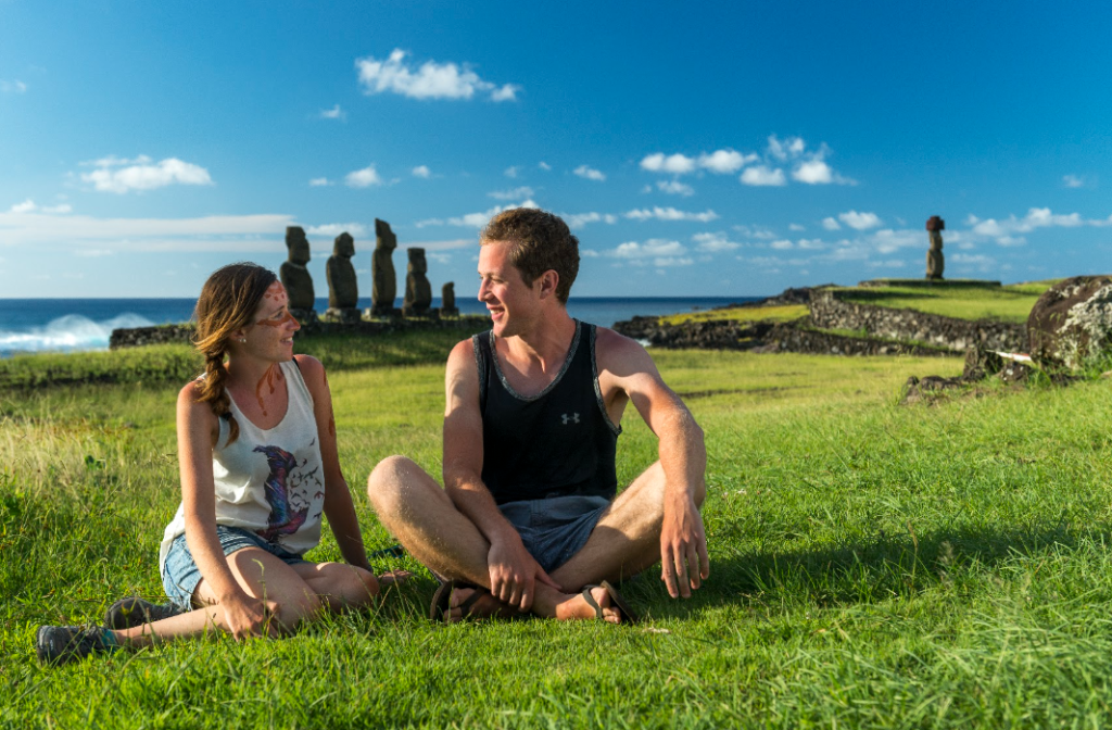 Visitantes recorriendo la Tapati 2027 en Isla de Pascua.