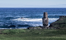 Ahu Tahai with its single moai at Tahai