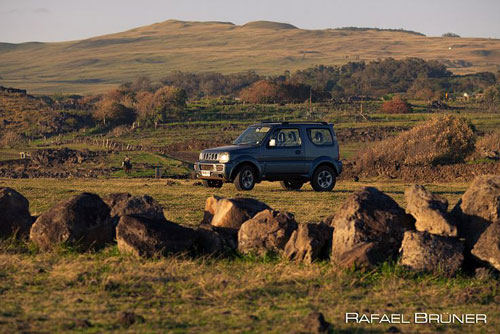 Suzuki Jimny 4x4 jeep arriendo de auto en Isla de Pascua.